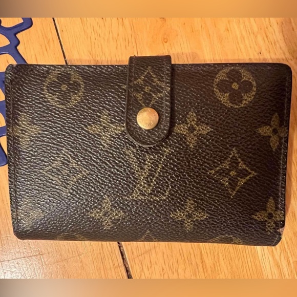 Authetic LV Frenchkiss lock wallet - Picture 1 of 9